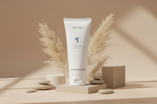 Dettaglio texture Styler Creme Weyergans High Care su sfondo bianco.