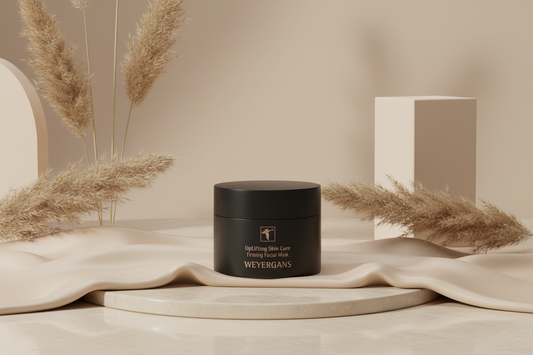 Dettaglio texture Uplifting Skin Cure Weyergans High Care su sfondo bianco.