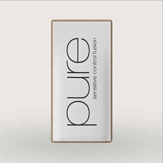 Bustina del prodotto pure sensitive control fusion su sfondo beige.