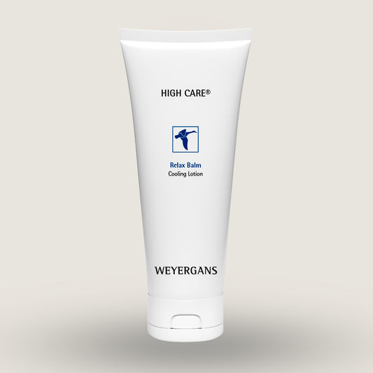 Tubetto di balsamo Weyergans High Care Relax su sfondo beige.