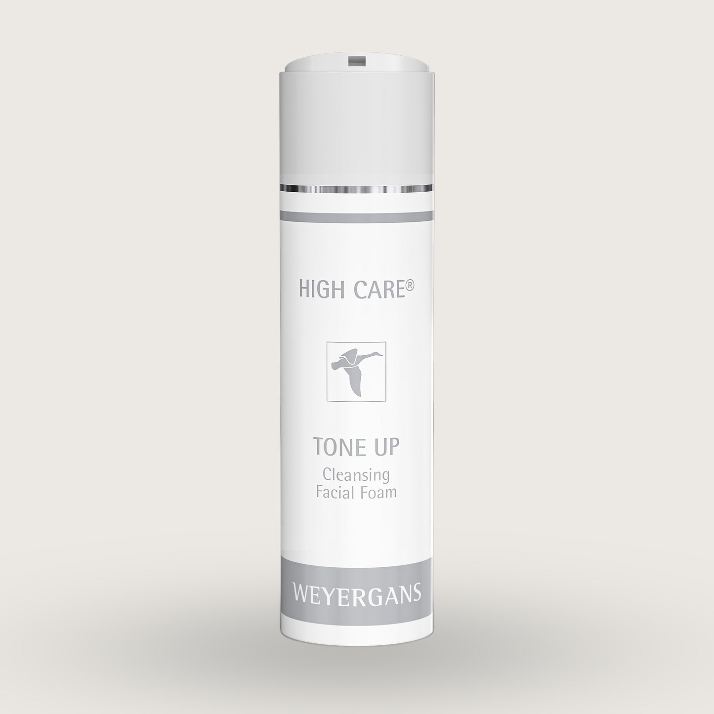 Flacone di schiuma detergente viso Weyergans High Care Tone Up su sfondo beige.