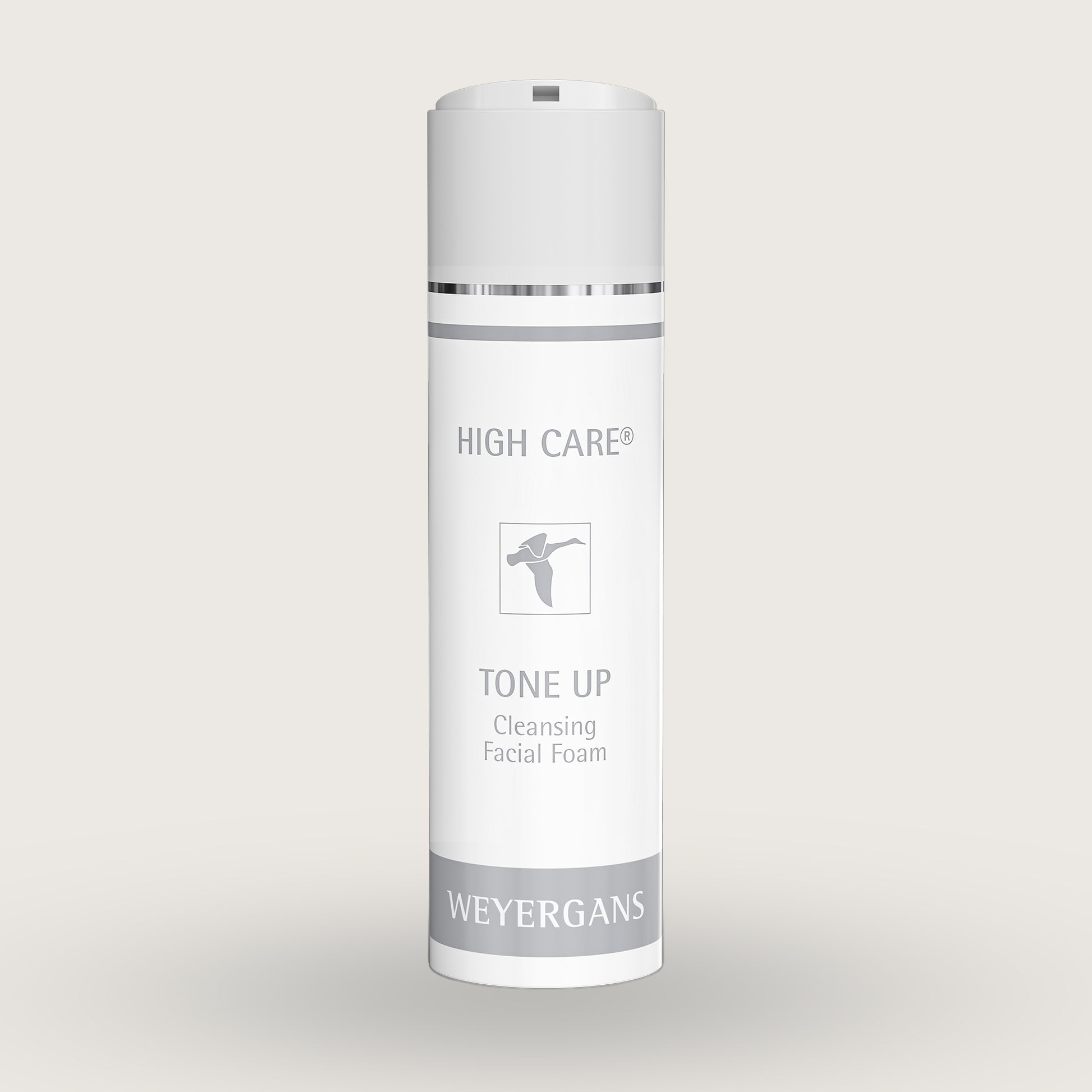 Flacone di schiuma detergente viso Weyergans High Care Tone Up su sfondo beige.