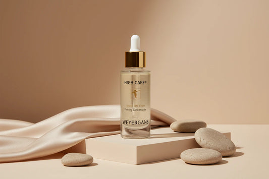 Dettaglio texture Multi Lift Elixir Weyergans High Care su sfondo bianco.