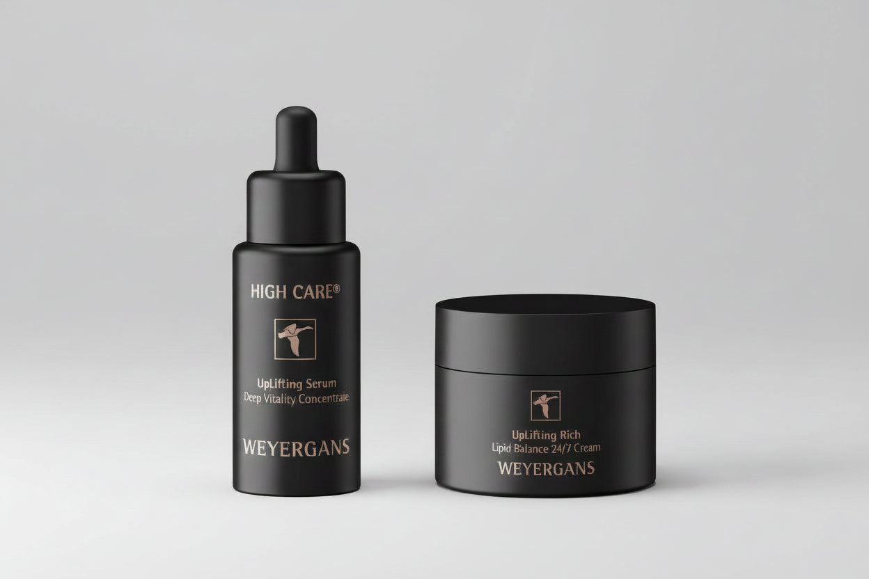 Due prodotti per la cura della pelle WEYERGANS di colore nero su uno sfondo grigio chiaro.
