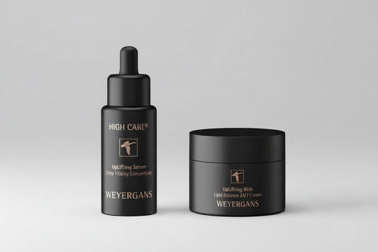 Due prodotti per la cura della pelle WEYERGANS di colore nero su uno sfondo grigio chiaro.
